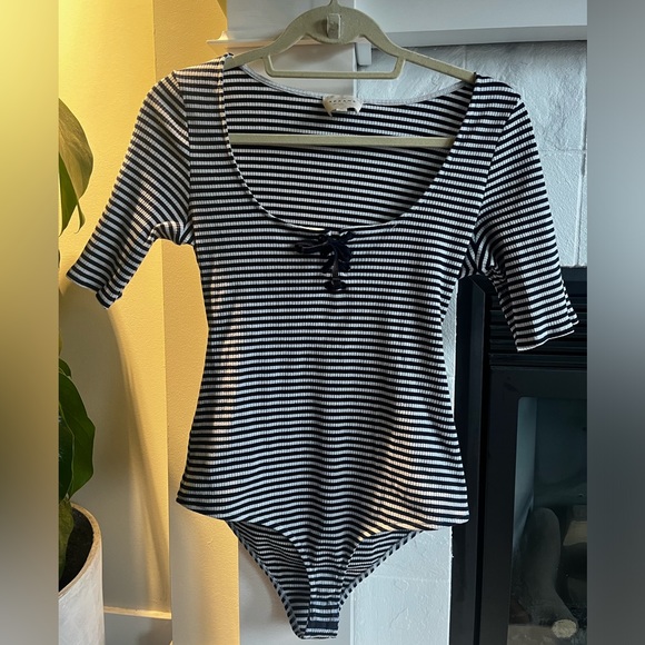 Sezane Kim Bodysuit - Picture 2 of 10